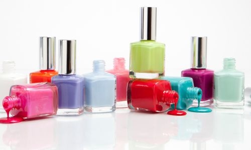 vernis à ongles de toutes les couleurs 